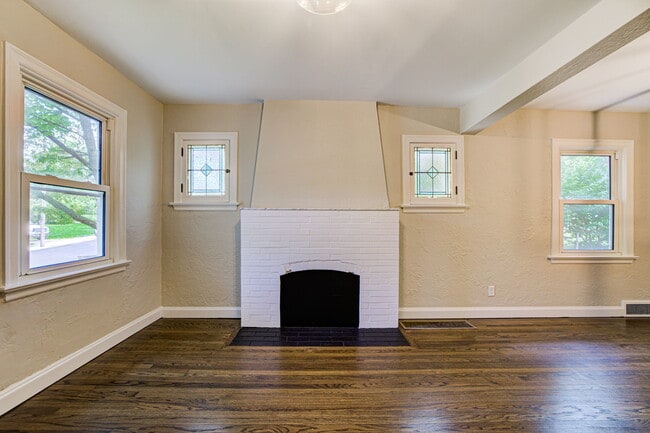 Building Photo - 1032 Charleville Ave