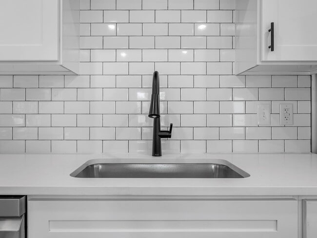 Building Photo - Charming 3 Bedroom Home in Spartanburg – Modern Upgrades & Stylish Finishes