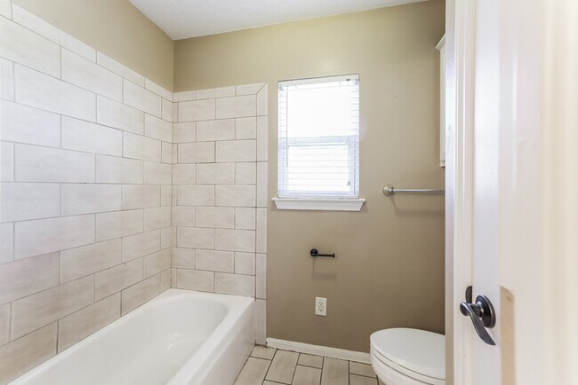 Building Photo - 411 S Cypress Estates Cir