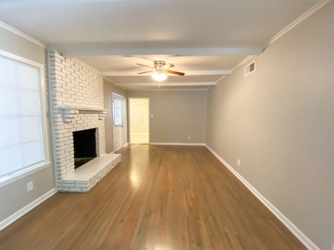 Building Photo - Large 3 bed, 2 bath home near Raines and I...