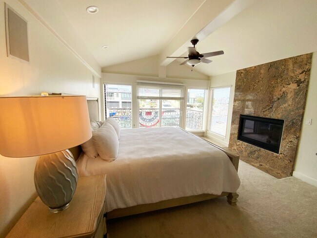 Building Photo - Vacation Home on the Channel Available July 15-Aug 15