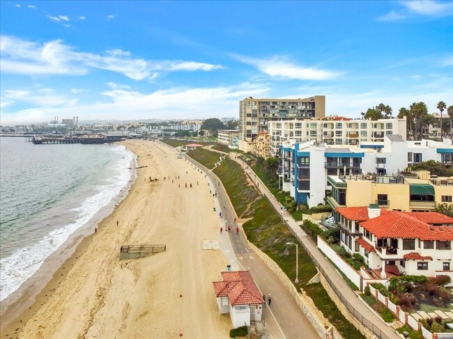 Building Photo - 575 Esplanade