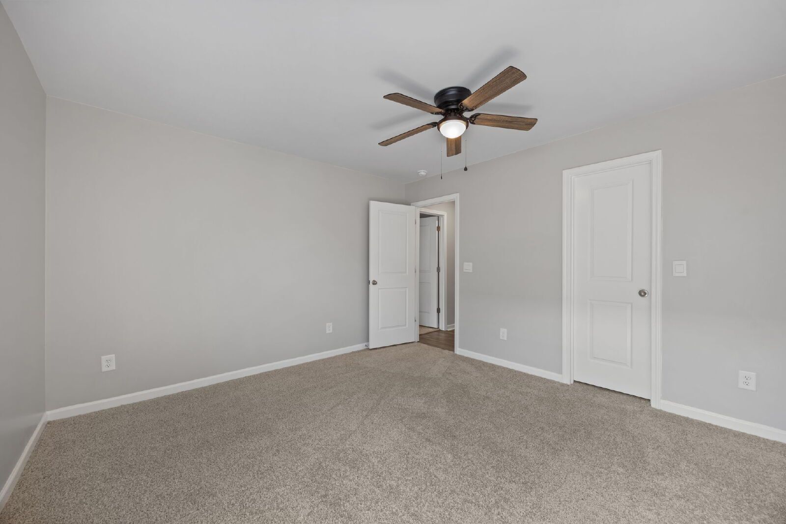 Building Photo - 4500 Sandstone Dr