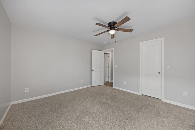 Building Photo - 4500 Sandstone Dr