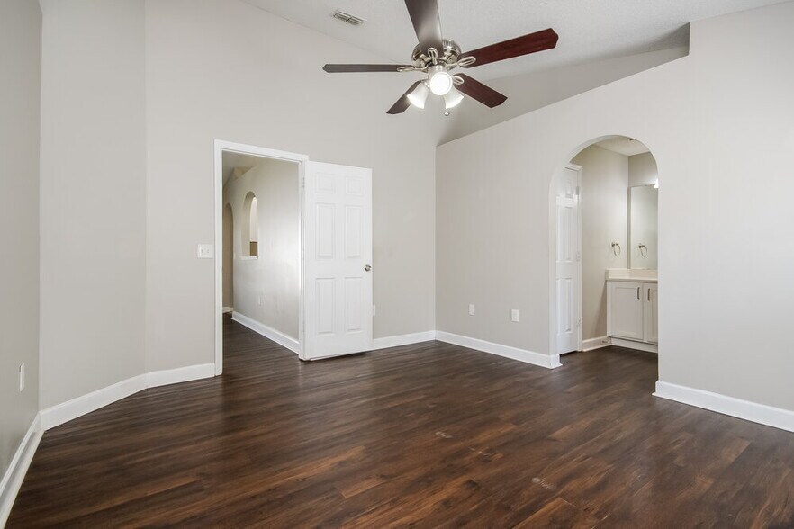 Building Photo - 7661 Harbor Bend Cir