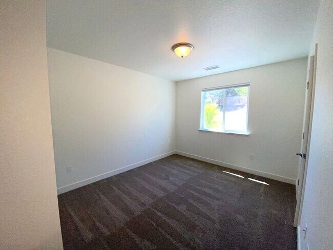 Building Photo - Built 2023 NW Reno 3 Bedroom House - Downs...