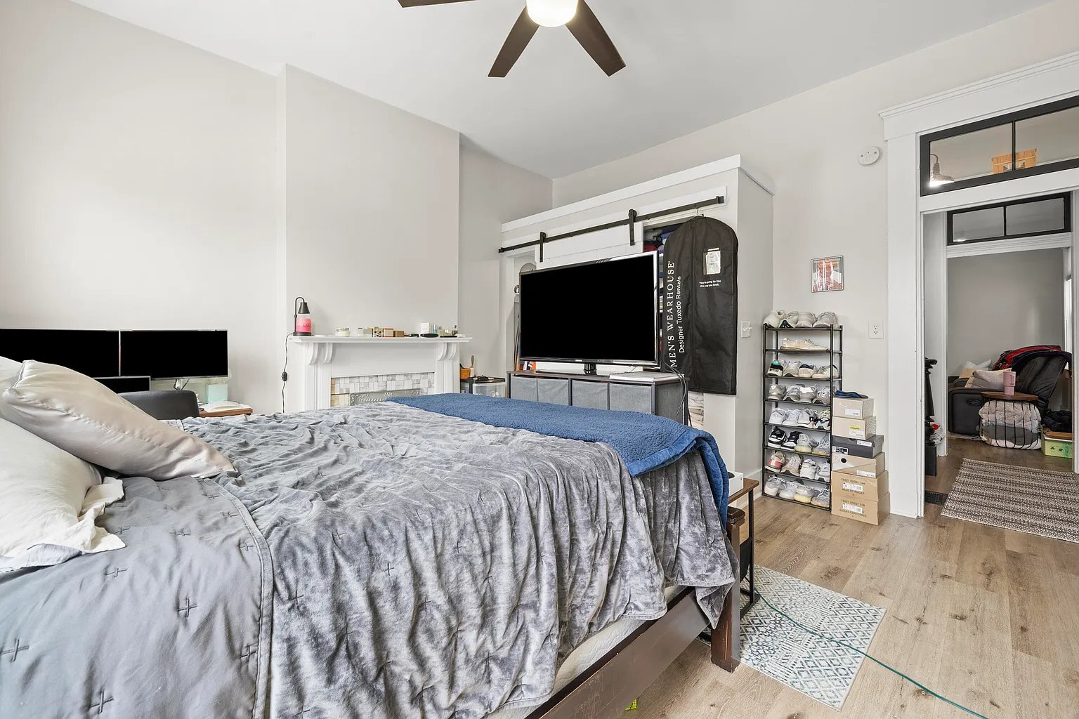 Building Photo - 211 E 5th St