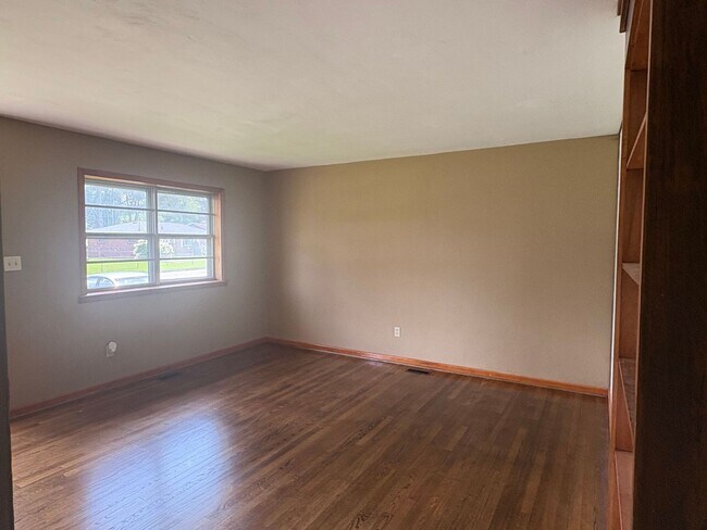Building Photo - Freshly Updated Rancher w/ Detached Garage!!