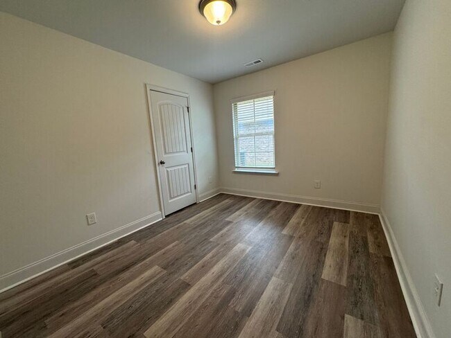 Building Photo - 110 Tybee Dr