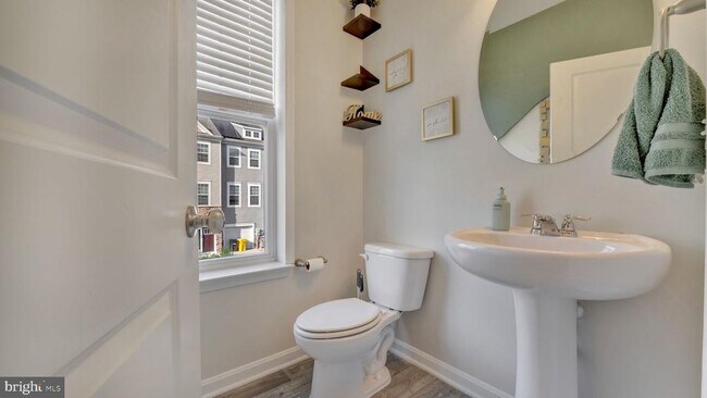 Building Photo - 7748 Venice Ln