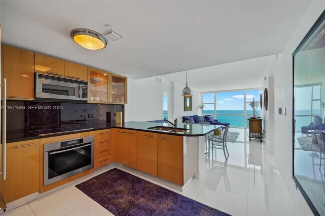 Building Photo - 6801 Collins Ave