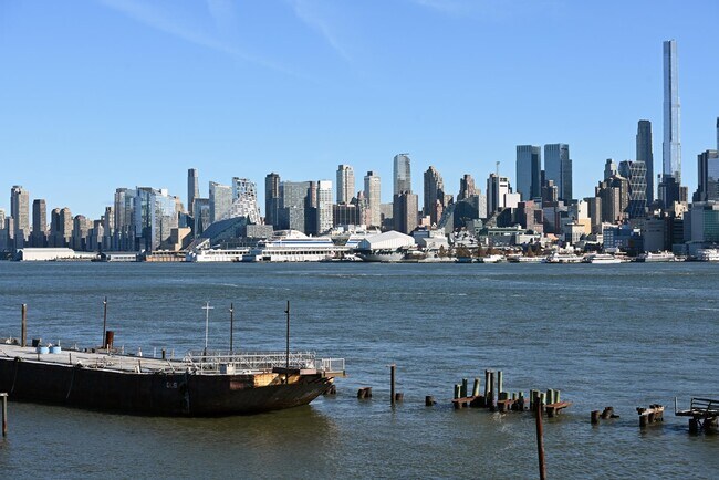 Building Photo - 600 Harbor Blvd