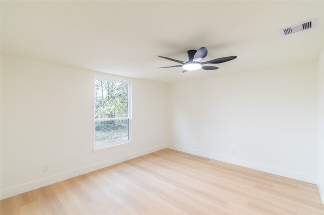 Building Photo - 15411 Sierra Valle Dr