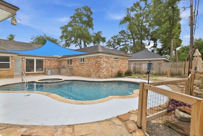 Building Photo - 15215 Parkville Dr