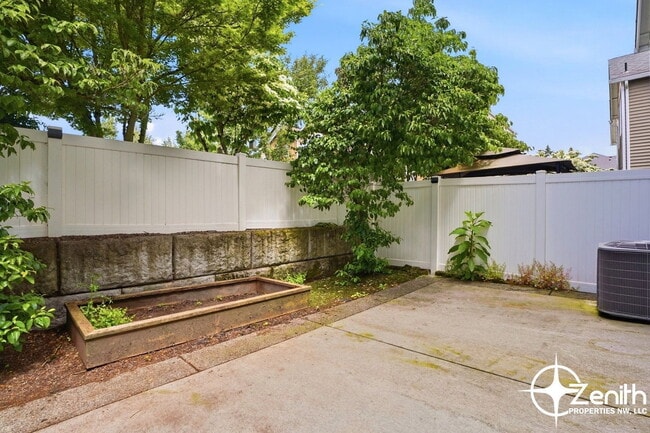 Building Photo - 3512 NE 80th St