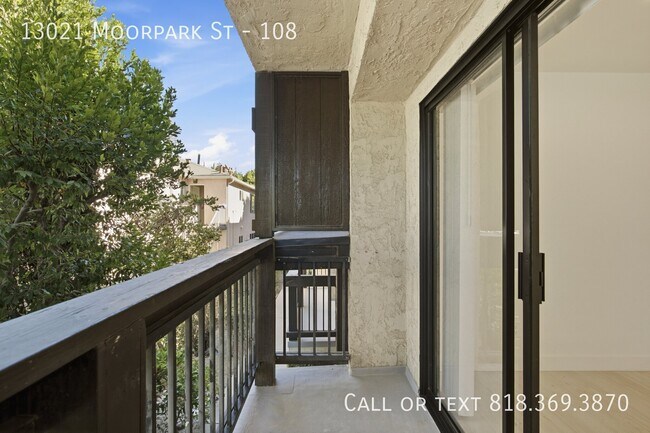 Building Photo - 13021 Moorpark St