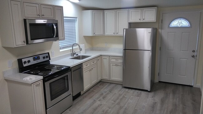Building Photo - Brand new in law/studio unit with private ...
