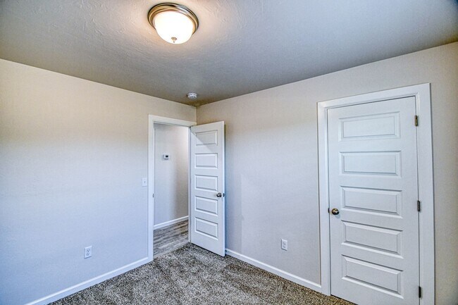 Building Photo - 2723 Varenna Ln