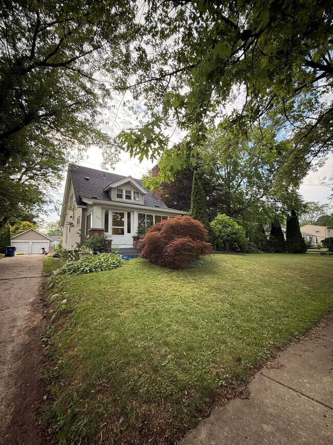 Building Photo - Charming 3BR House in Waterford