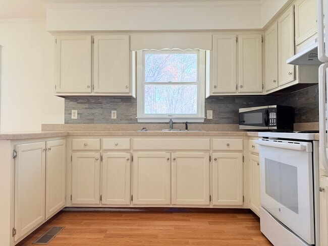 Building Photo - Welcome Home to Harrington: 3-Bedroom Oasi...