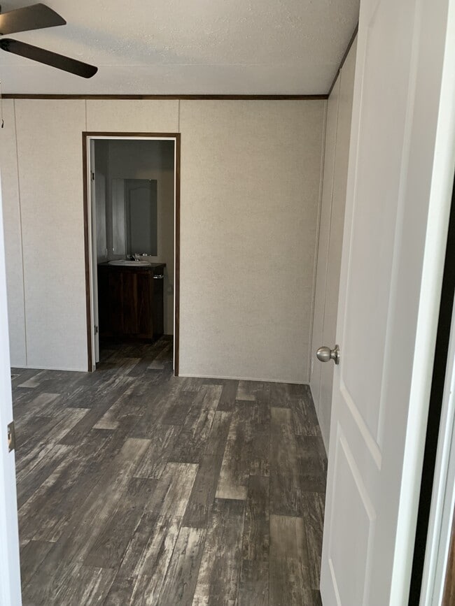 Building Photo - 325 Belew St