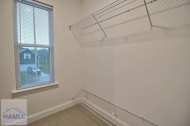 Building Photo - 432 Fairview Cir