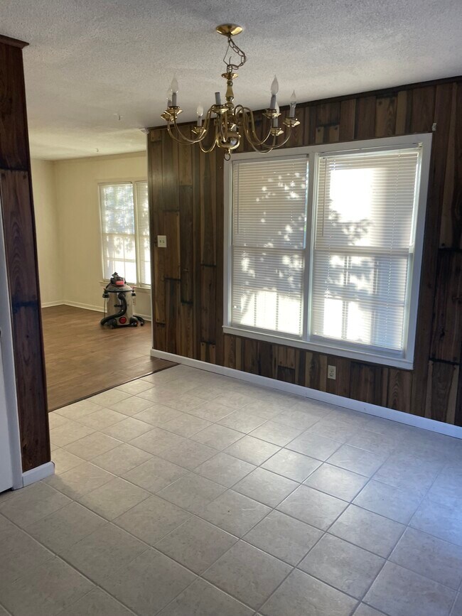 Building Photo - 106 Henry St