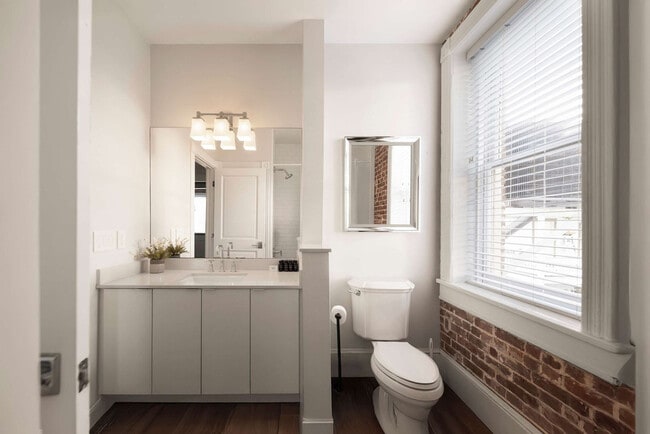 Building Photo - 536 Fleming St