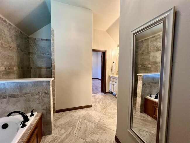 Building Photo - 11748 SW 25th Terrace