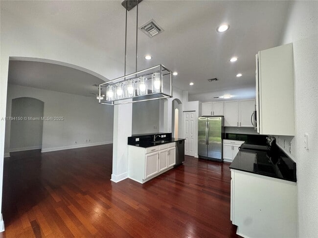 Building Photo - 4451 Laurel Pl