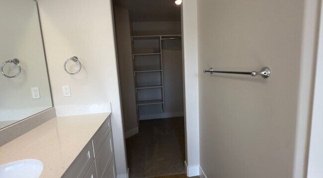 Building Photo - 13646 S Watts Ln