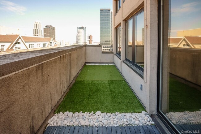 Building Photo - 25 Leroy Pl