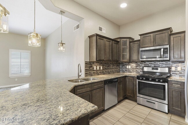 Building Photo - 14832 Sunny Land Ave