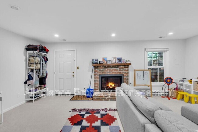 Building Photo - 6861 Williamsburg Pond Ct