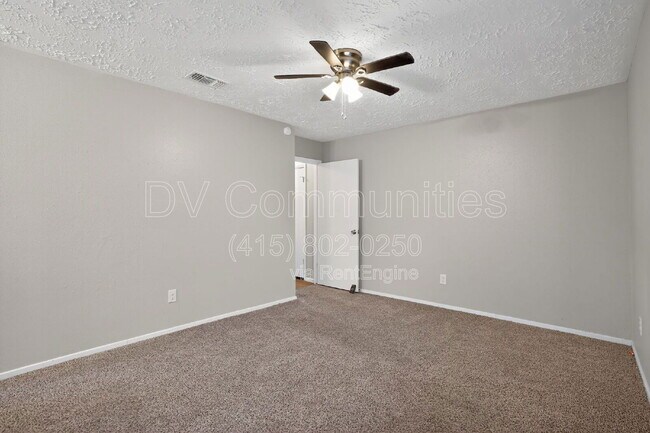 Building Photo - 20021 Cottonglade Ln