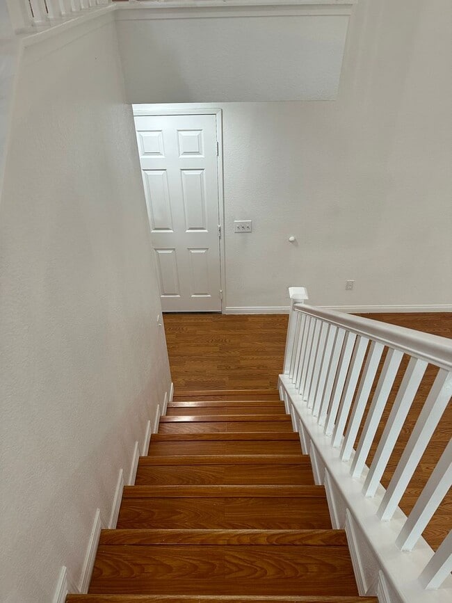 Building Photo - Stunning 3 Bed 3 Bath Duplex in Placentia with Open Floor Plan and Vaulted Ceilings.