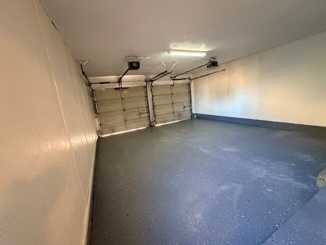 Building Photo - 1323 SE Clover Ln