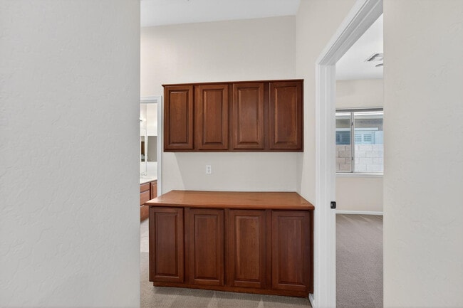 Building Photo - 4385 S Crosscreek Dr