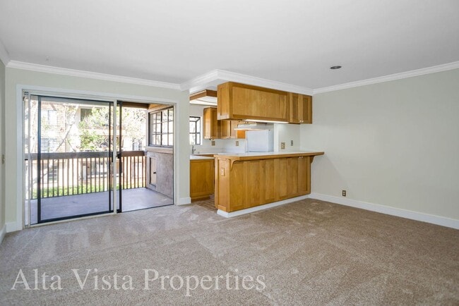 Building Photo - Villa La Jolla Dr 8840-204