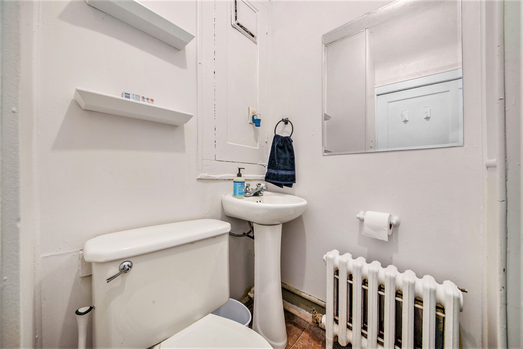 Building Photo - 624 Michigan St NE