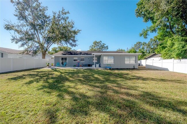 Building Photo - 2523 Lake Ellen Cir