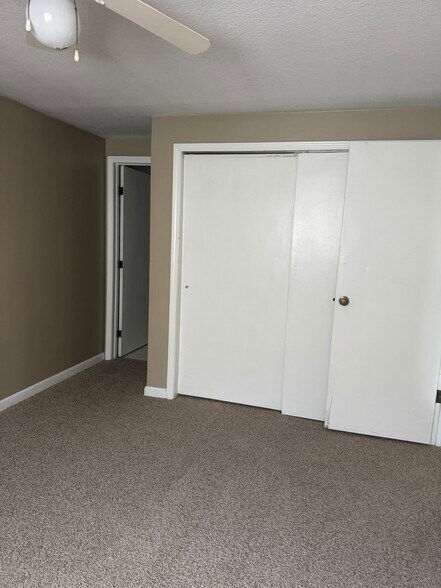 Building Photo - 302 E Mefford St