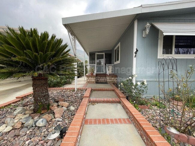 Building Photo - 21100 State St