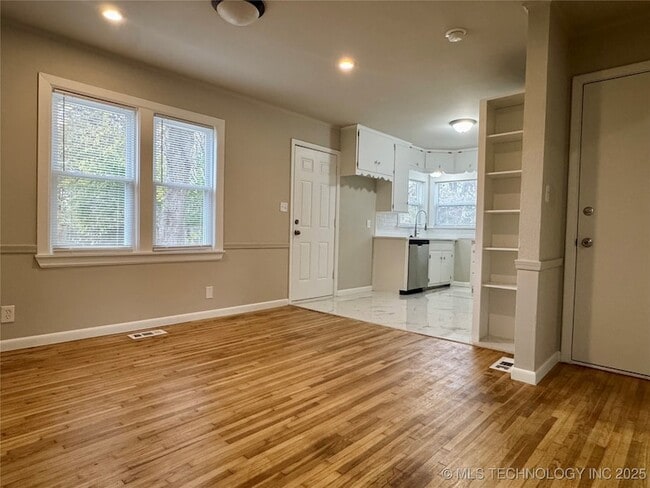 Building Photo - 5308 S Madison Ave