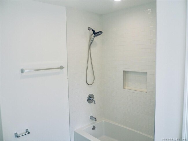 Building Photo - 70 Seminary St