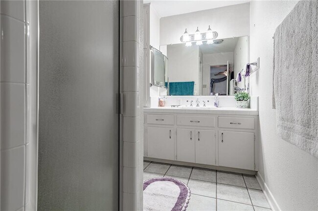 Building Photo - 337 Poenisch Dr