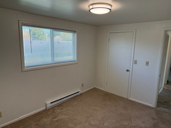 Building Photo - Large upstairs 2 bedroom apartment!