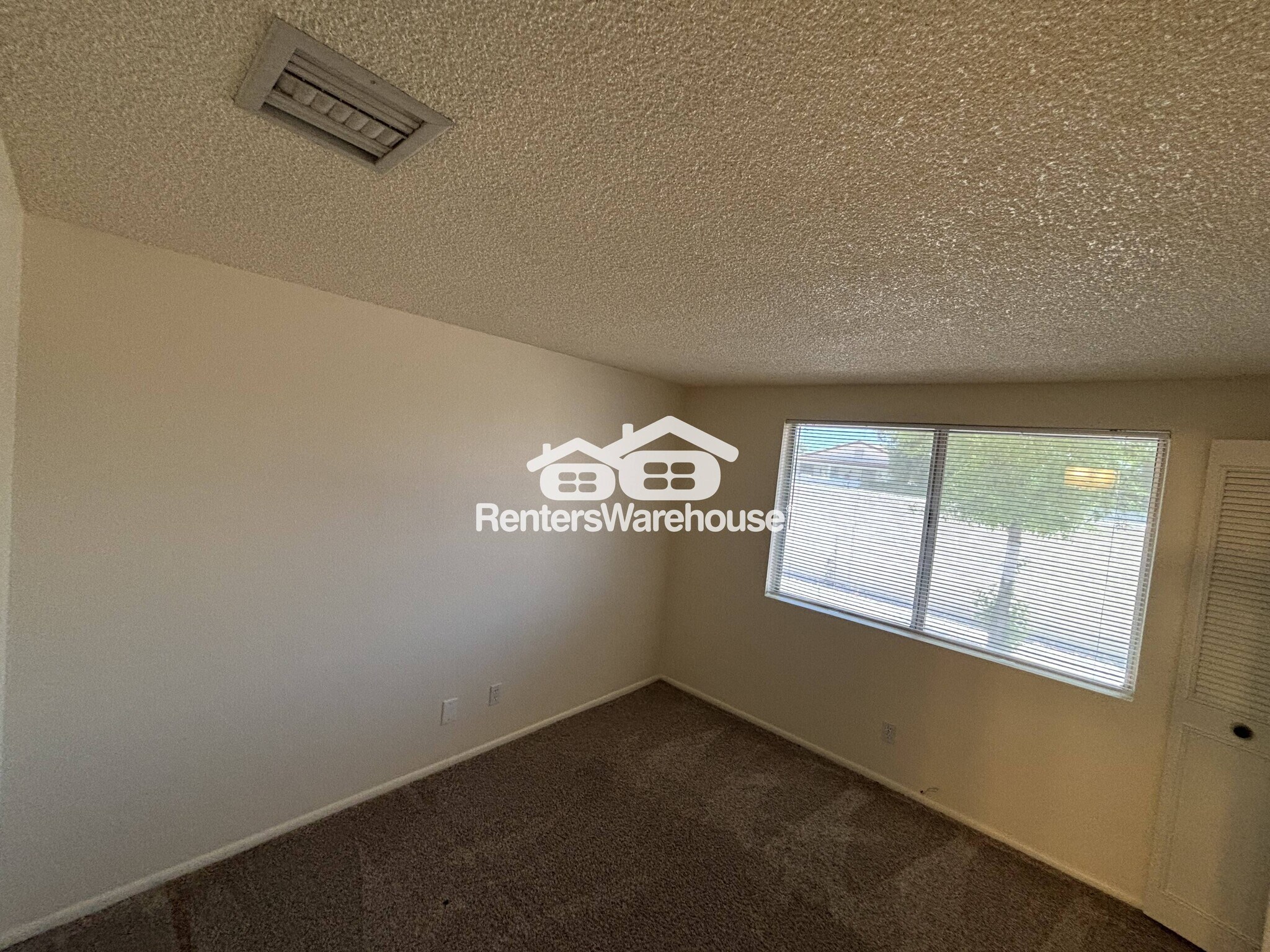 Building Photo - 2126 N Villas Ln