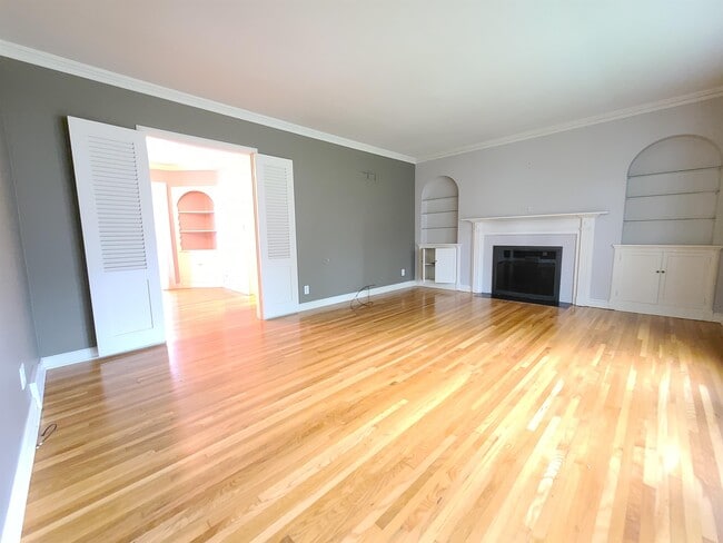 Building Photo - 1103 1st St NW