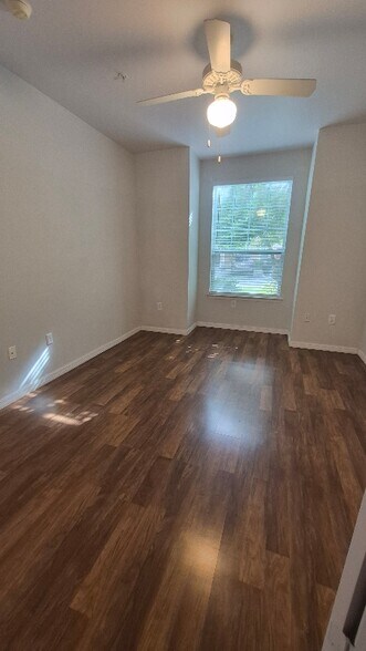 Building Photo - 1990 Erving Cir